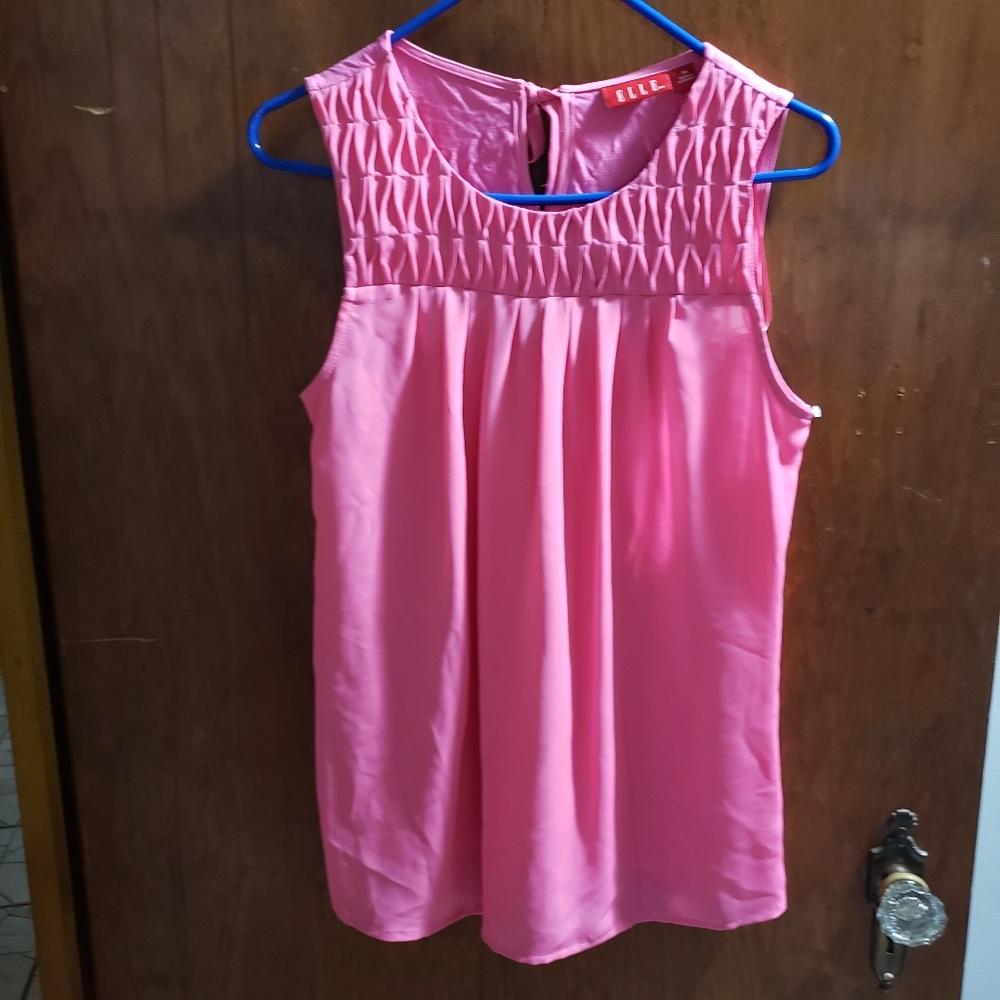 Sleeveless pink shirt